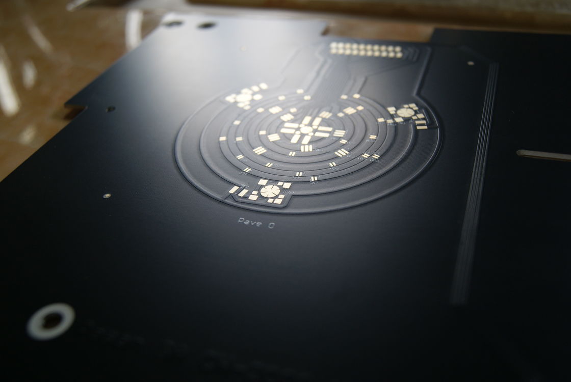 En iyi işlevsellik ve dayanıklılık için 2-16 katmanlı siyah ipek ekranlı PTTC Metal PCB