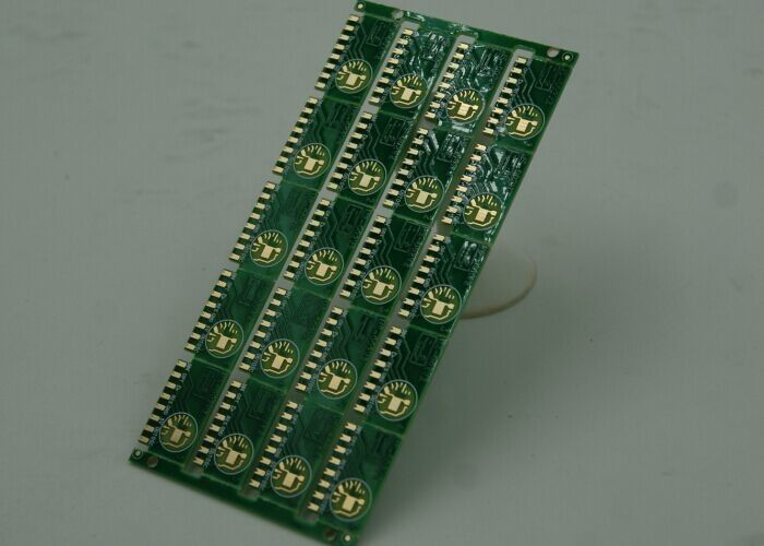 Dört taraflı PCB, Dondurma Altın Yüzey Tedavisi Beyaz/Siyah İpek Ekranı 1.6 mm 0.075 mm Min Delik Diya